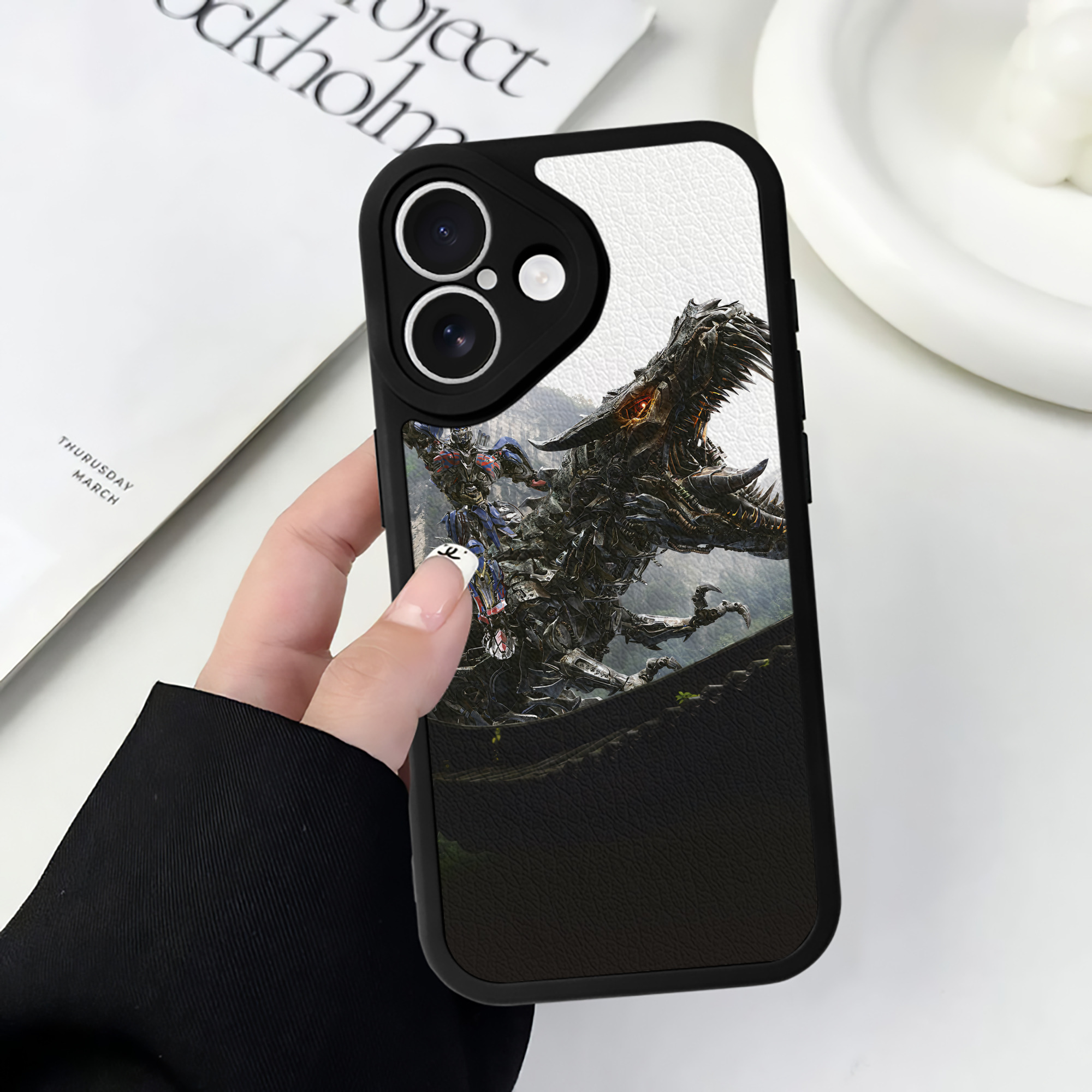 （画像用） Transformers トランスフォーマー 【iPhone 16シリーズ対応】シリコンスマホケース（レザー調） 材質：シリコン